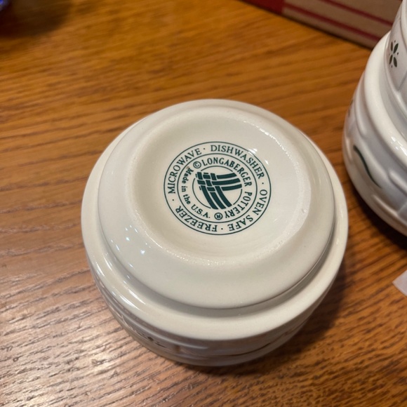 Longaberger 4 piece stackable custard cups - Picture 3 of 5